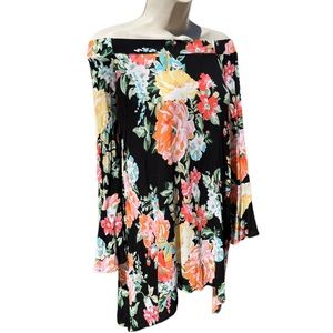 Floral Long-sleave off the shoulder top 🖤